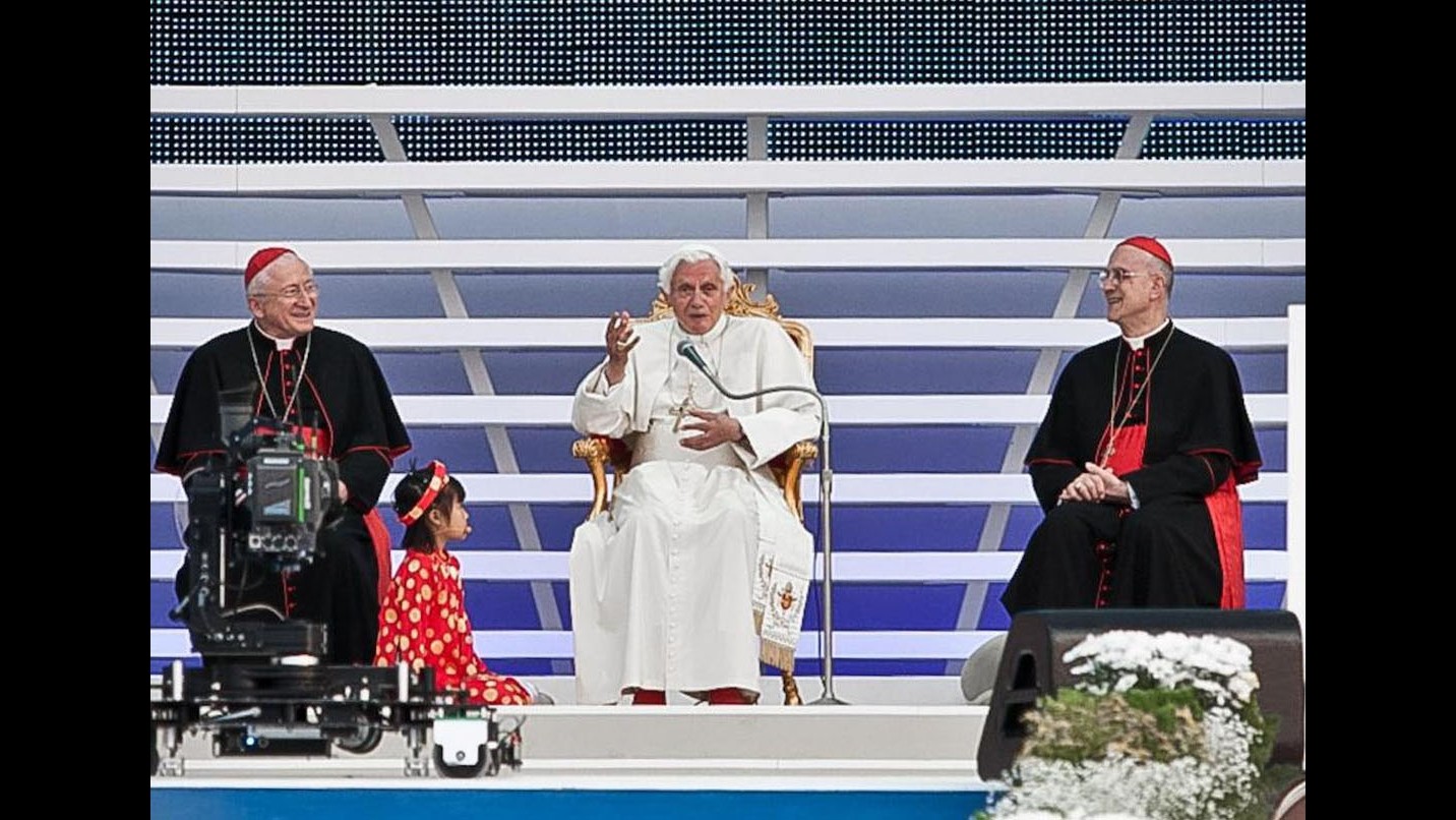 Family 2012, Papa: Politica è responsabilità civile e etica