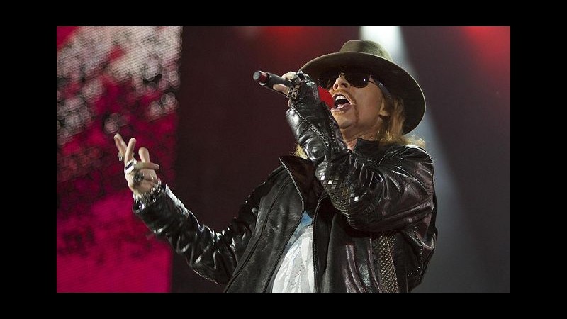 Guns N’ Roses vietano ai fan di indossare t-shirt di Slash ai concerti