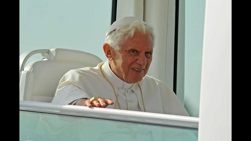 Family 2012, Benedetto XVI accolto tra gli applausi a San Siro