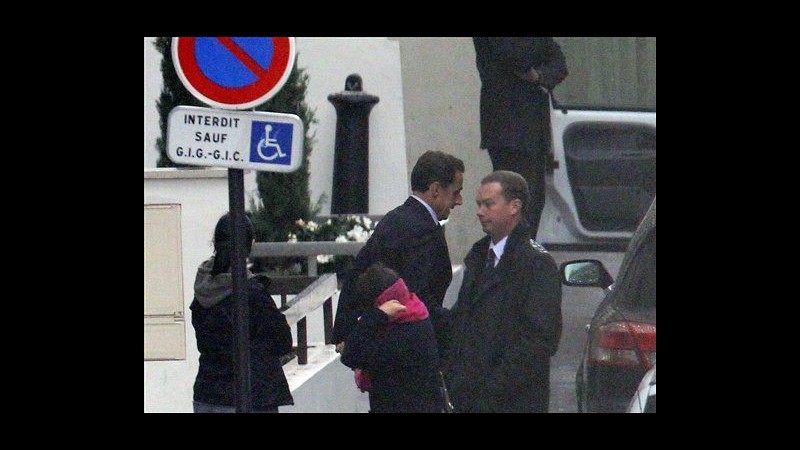 Parigi, Sarkozy raggiunge nella notte la clinica dove è nata la figlia