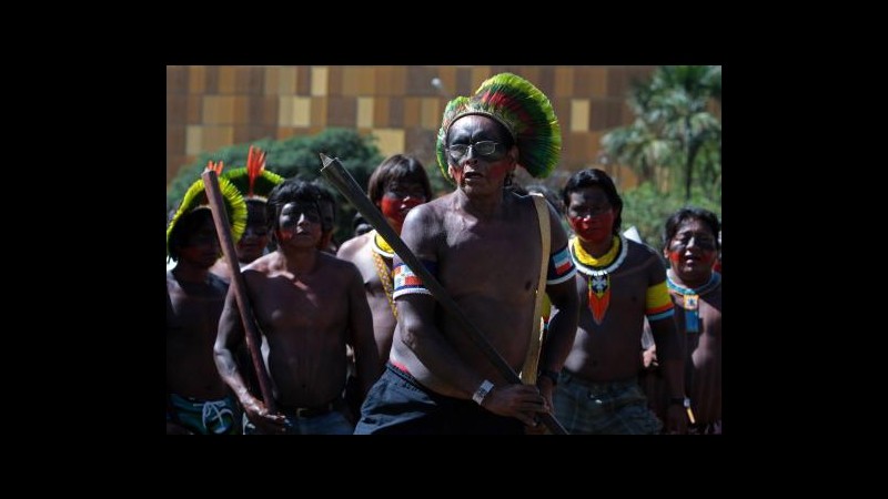Brasile, indios prendono 7 ostaggi in protesta contro diga Belo Monte
