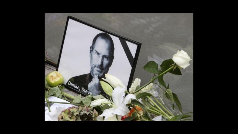 Steve Jobs, negozi Apple chiusi per seguire online memoriale privato