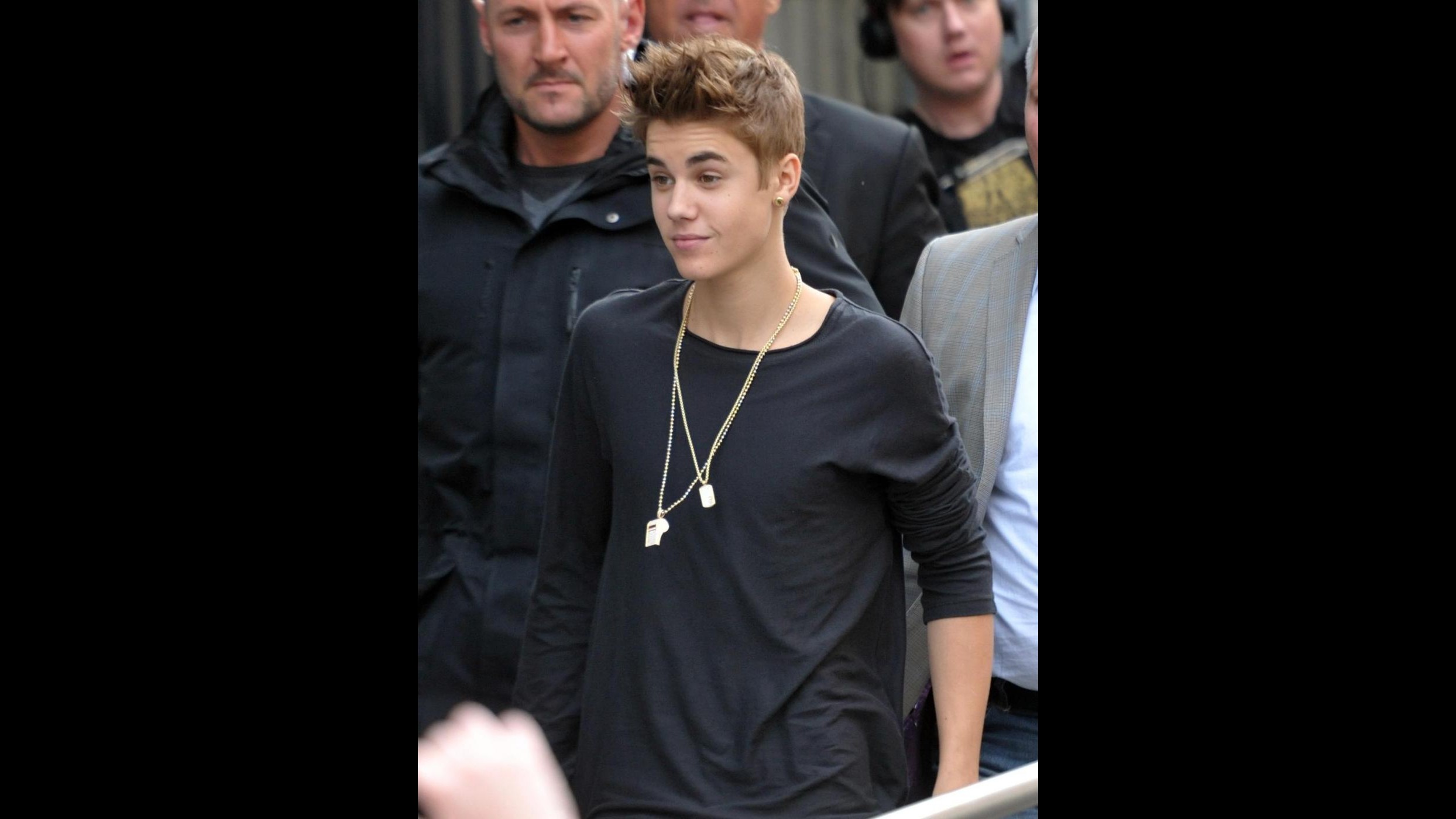 Justin Bieber sbatte la testa e sviene dopo concerto