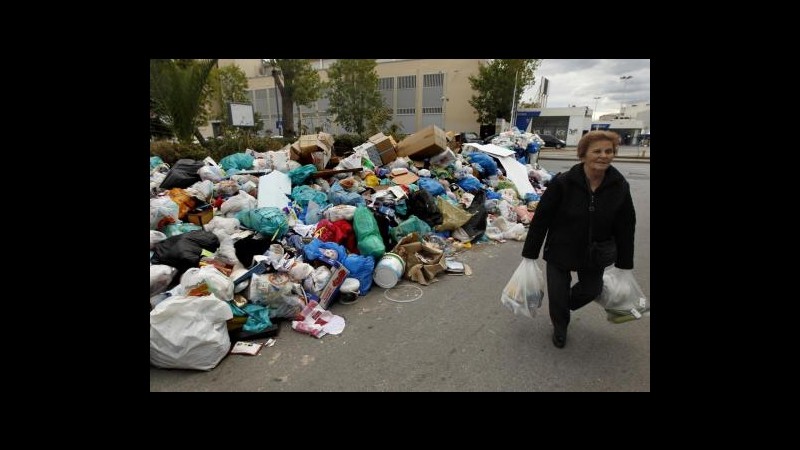 Grecia, al via sciopero di 48 ore: trasporti bloccati, negozi chiusi