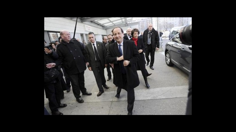 Francia, Hollande nomina donna a capo scorta e riduce numero agenti