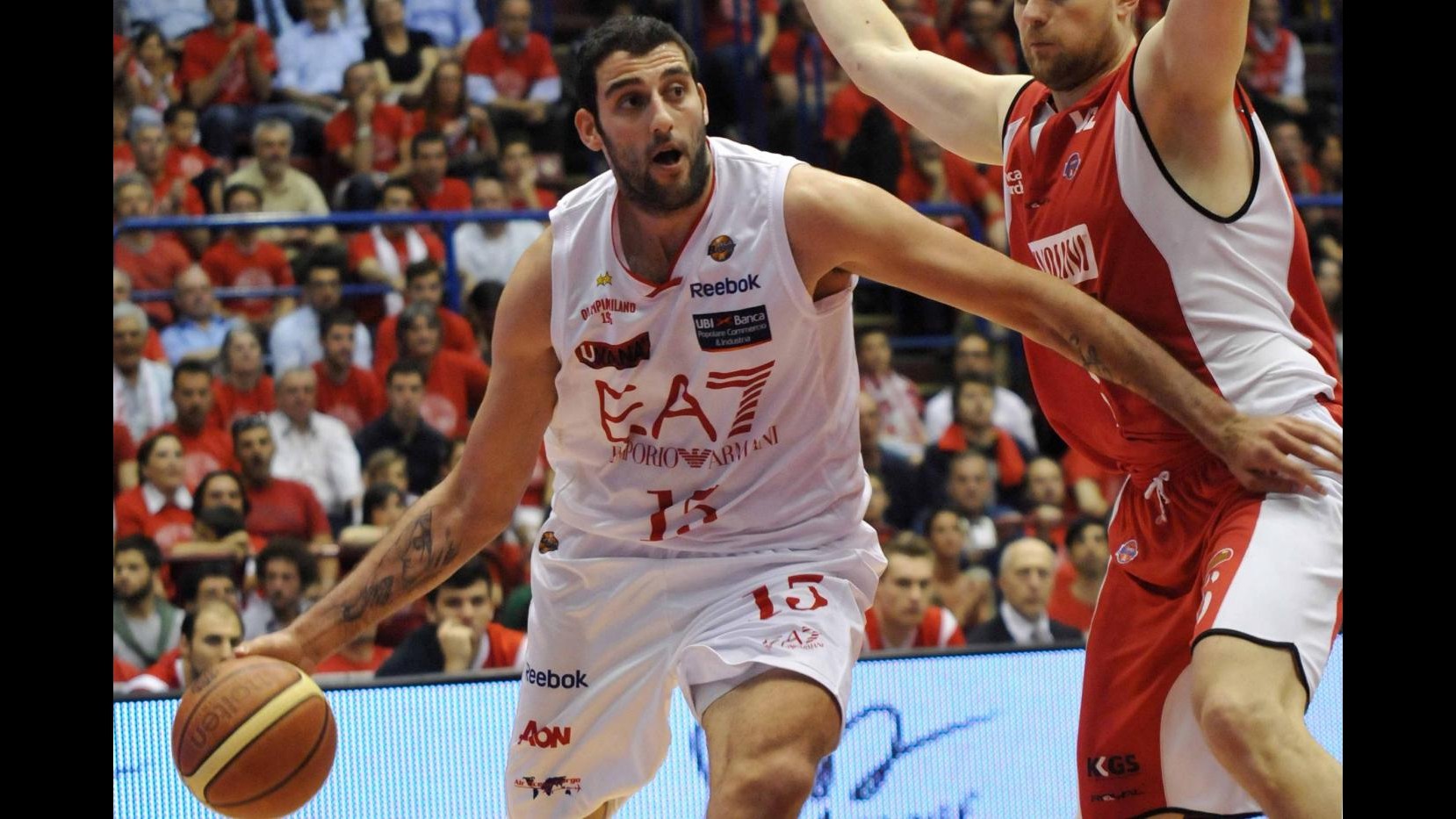 Basket, Milano-Pesaro 84-68 in gara 2. Olimpia sul 2-0