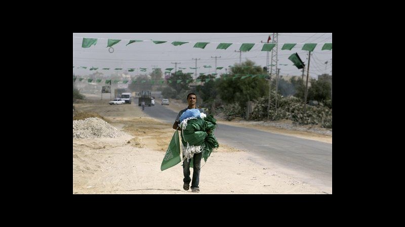 Medioriente, 200 parenti detenuti palestinesi attendono loro rilascio
