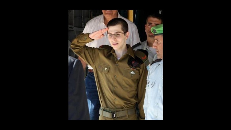 Dopo 5 anni finisce l’incubo di Shalit, liberi anche 477 palestinesi
