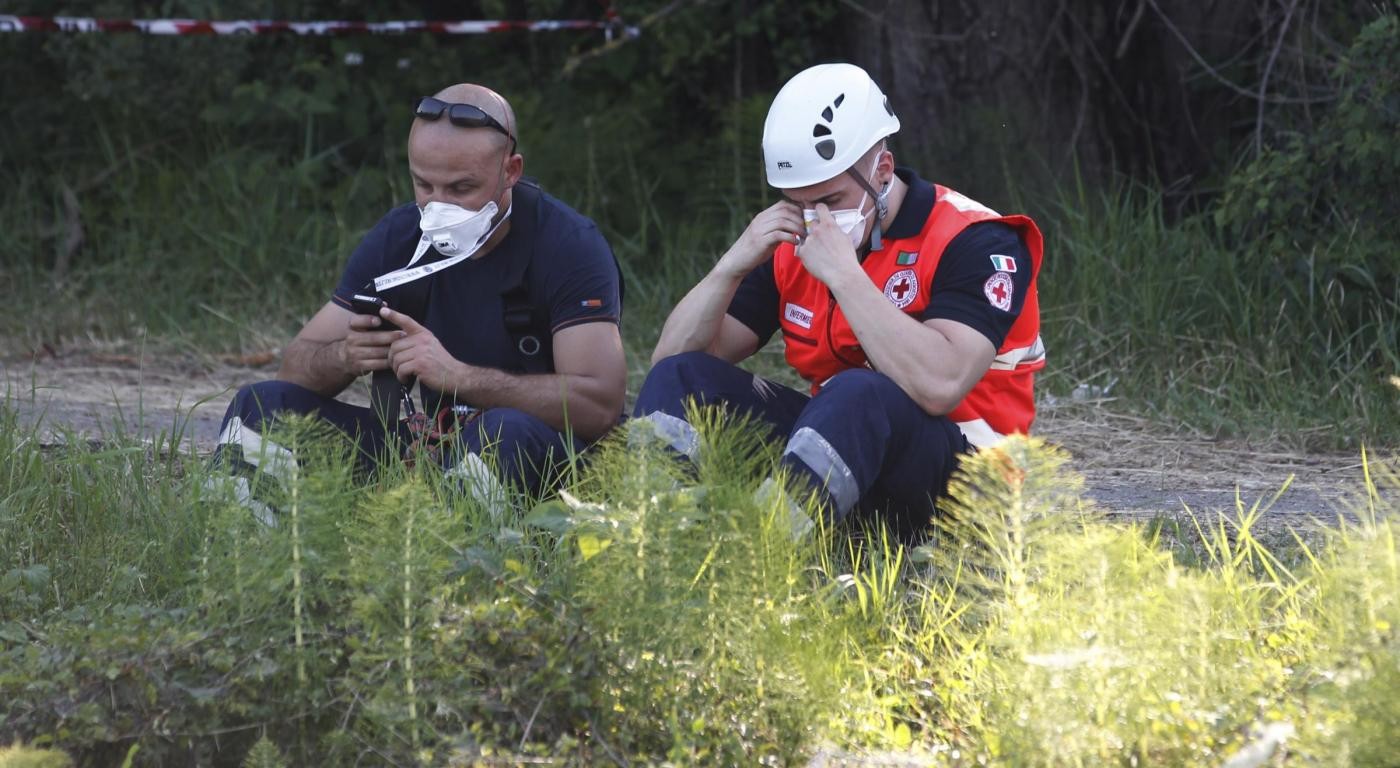Si scava per recupero operaio a Medolla