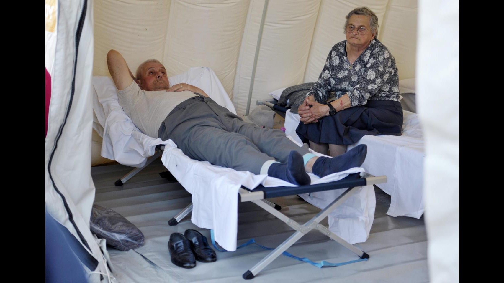 Sisma, costretti al campeggio in giardino