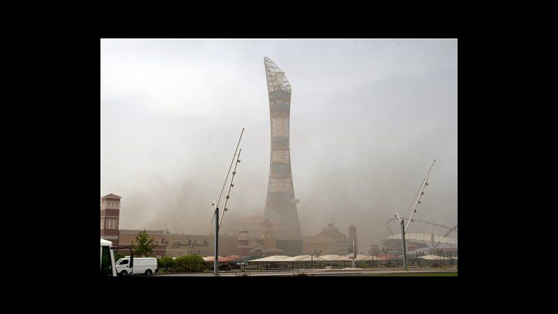 Qatar, mandato d’arresto a proprietario centro commerciale incendiato