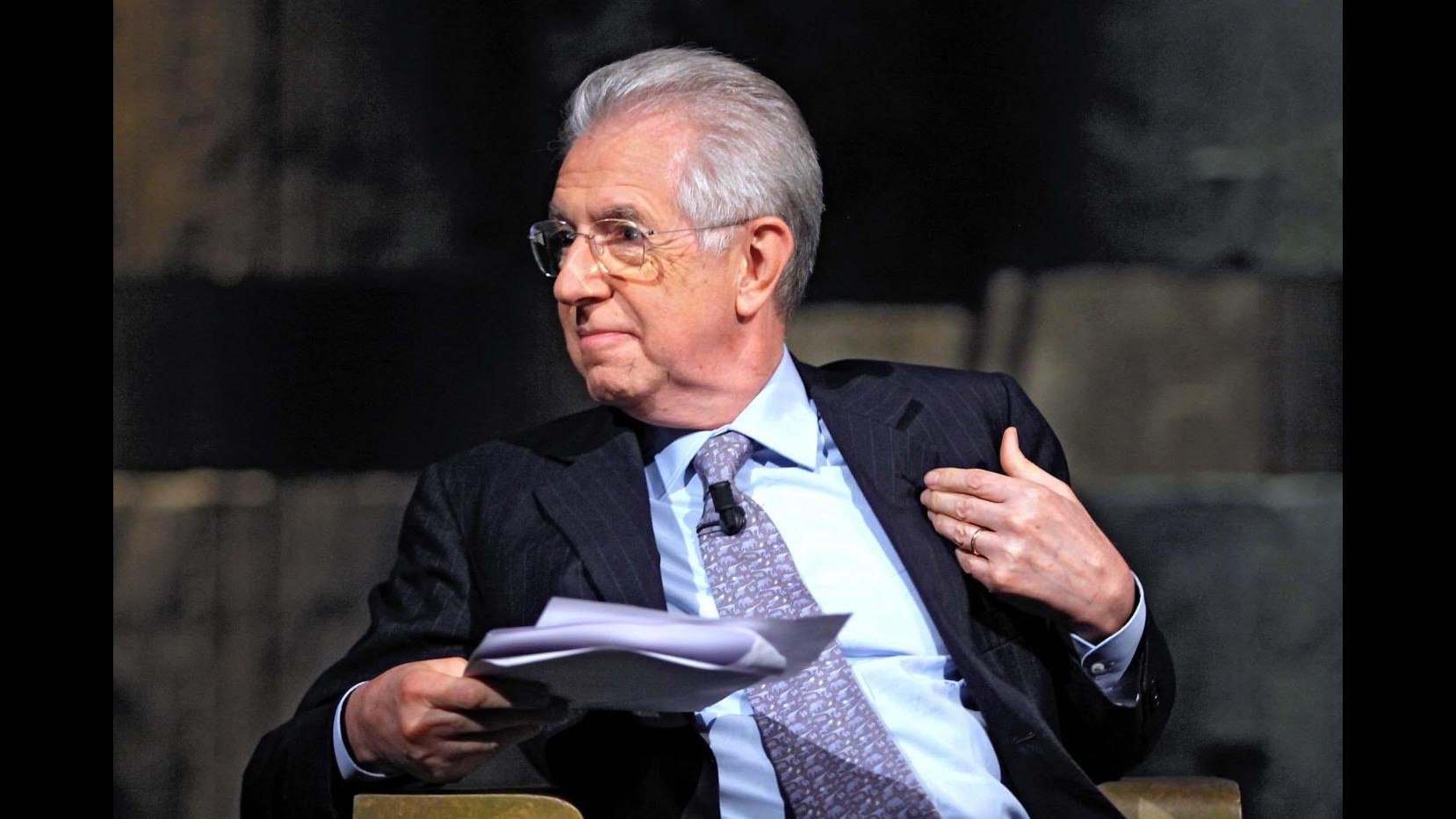 Monti: Fermare il calcio per 2-3 anni. Replica Abete: Non serve