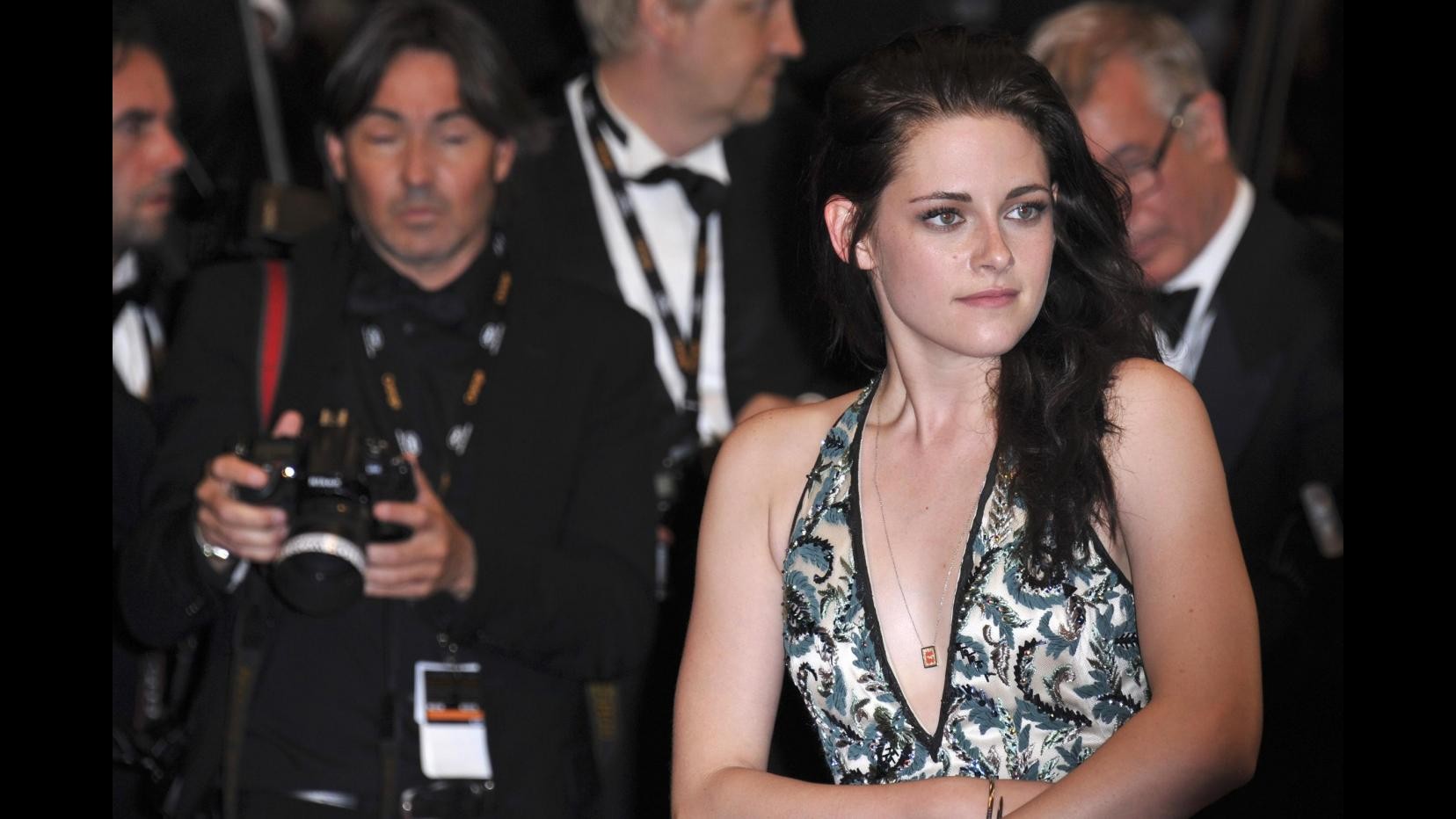 Kristen Stewart: Brani di Adele mi hanno aiutato in scene di guerra