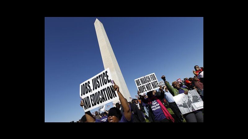 Indignati, grande corteo a Washington guidato da reverendo Sharpton