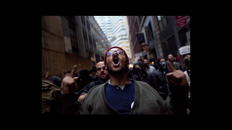 Via a corteo di Occupy Wall Street a Ny, manifestanti in filiale banca