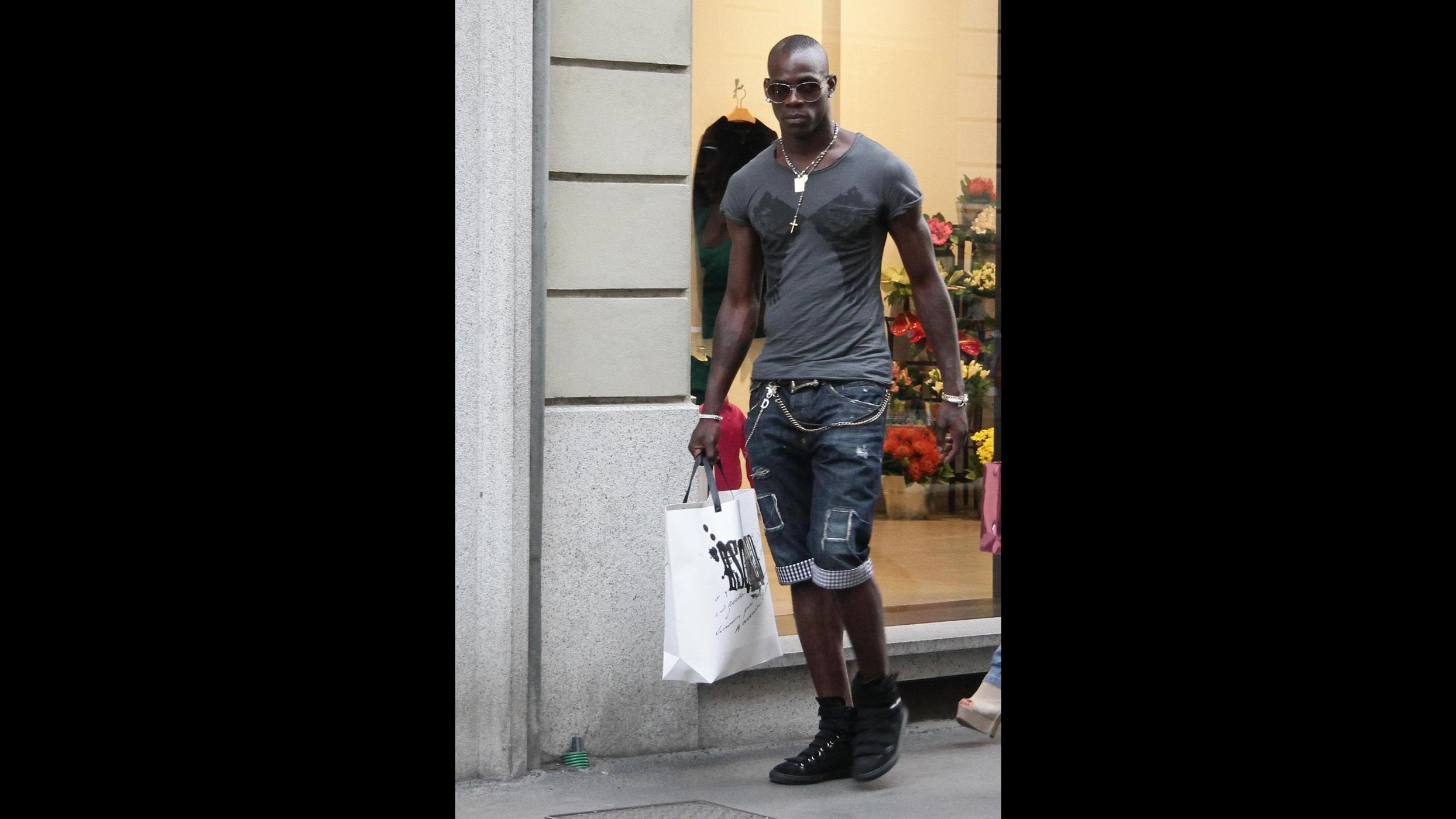 Balotelli stalker? Segue una cameriera fino a casa per un appuntamento