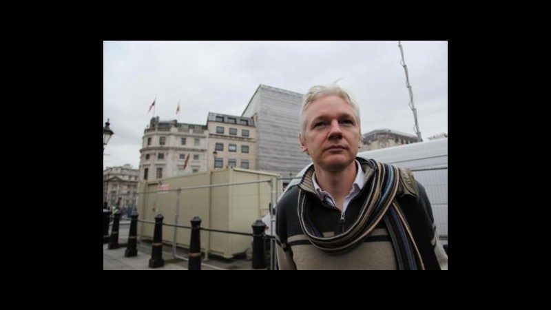 Anche Assange in corteo a Londra