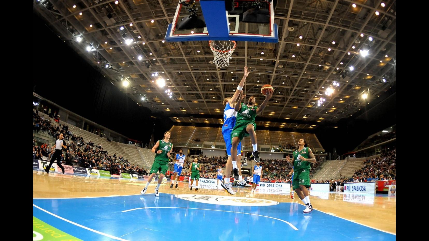 Basket, Siena travolge Sassari in gara 1