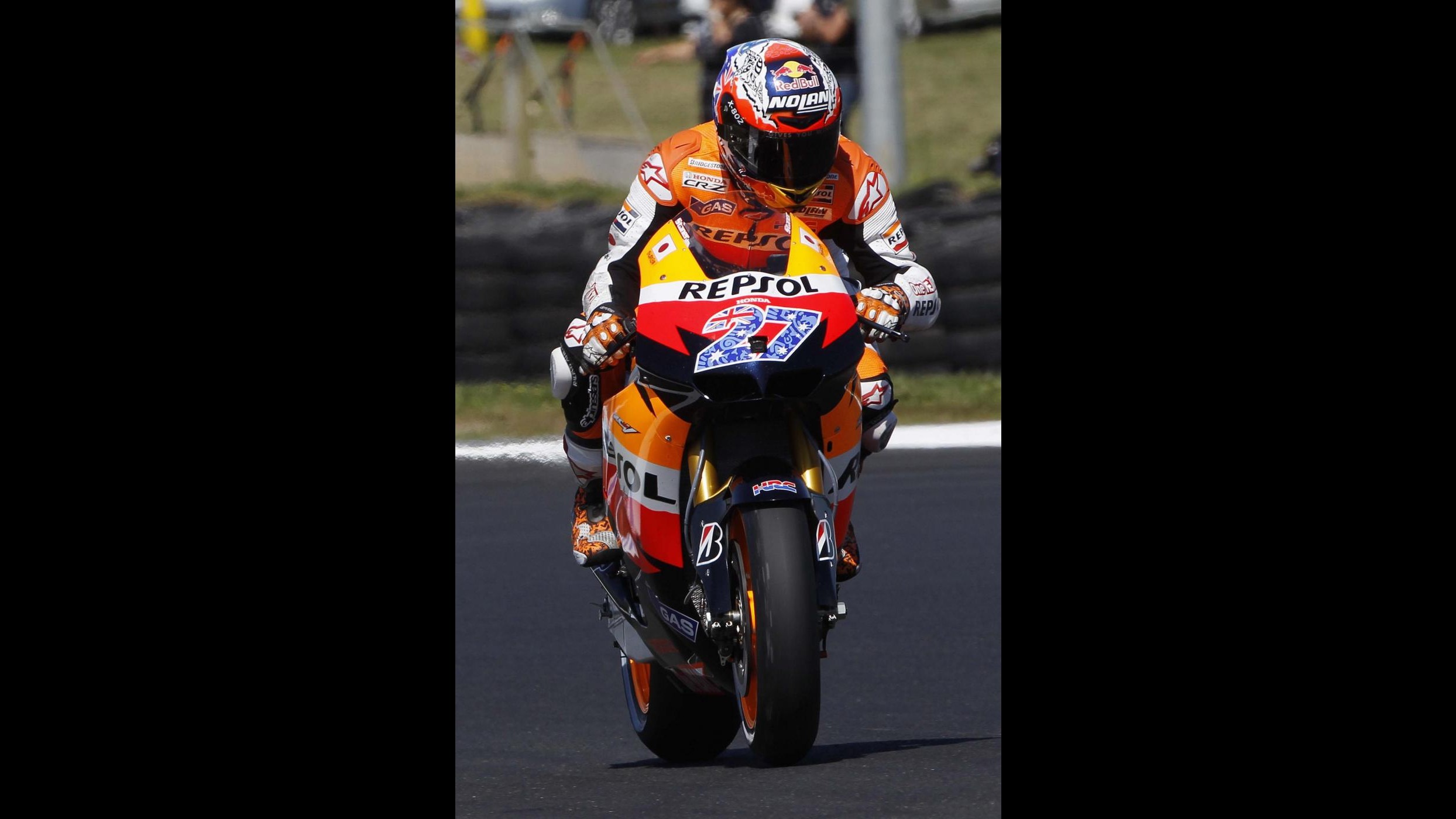 MotoGp, Australia: pole Stoner davanti a Lorenzo-Simoncelli, Rossi 13°
