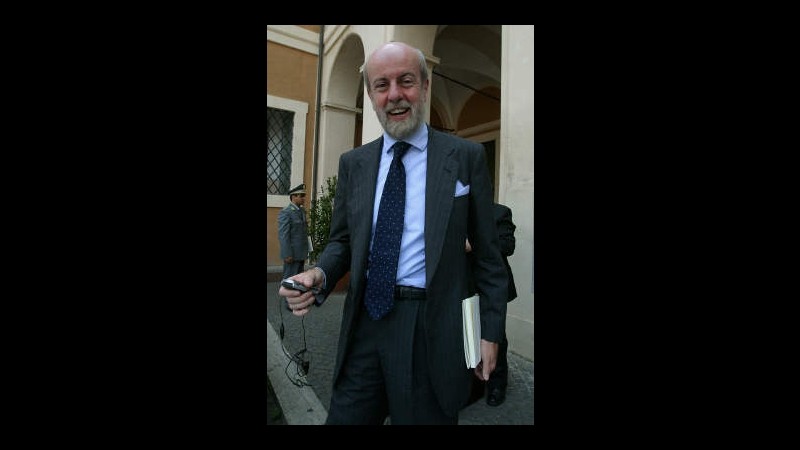 Intesa Sp, Cucchiani: Impegno per dividendo 2012 almeno pari a 2011