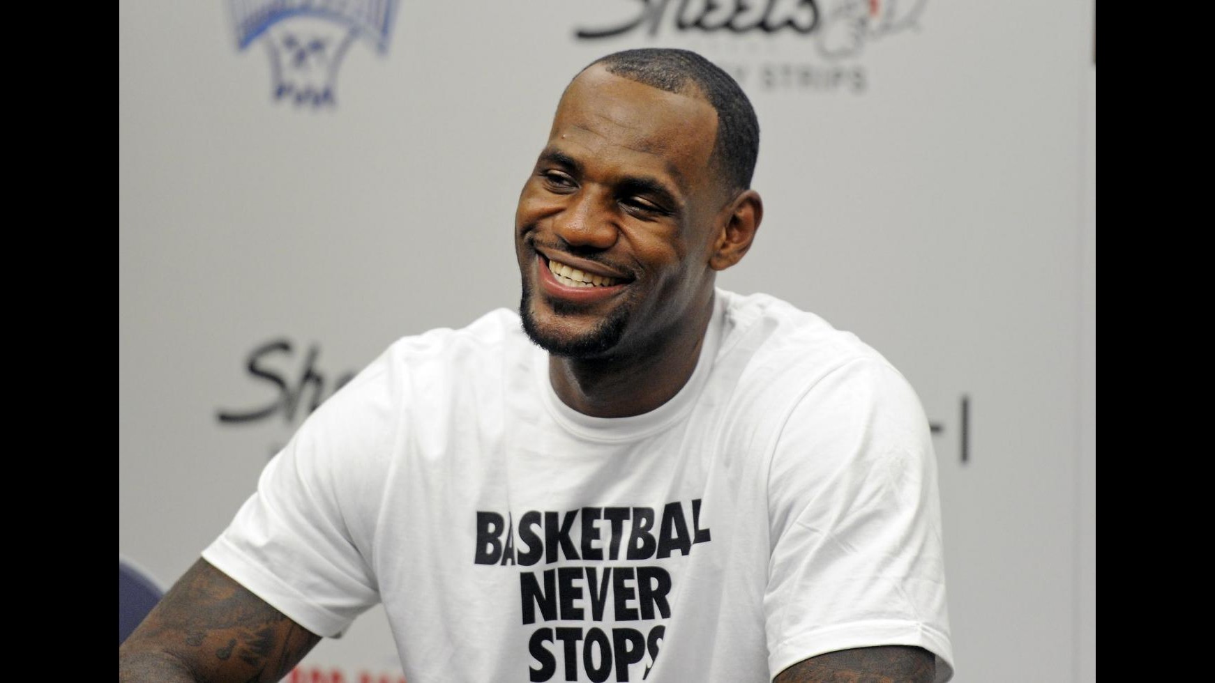 LeBron James in tribuna ad Anfield per Liverpool-Manchester Utd