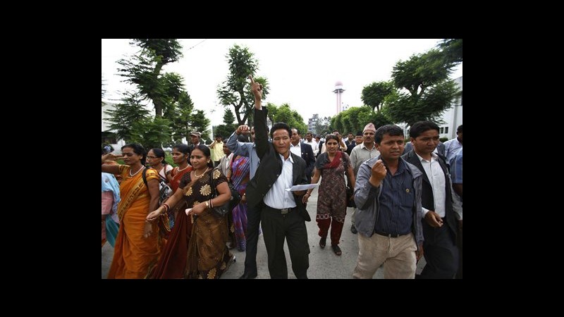 Nepal, nessun accordo su Costituzione: elezioni il 22 novembre
