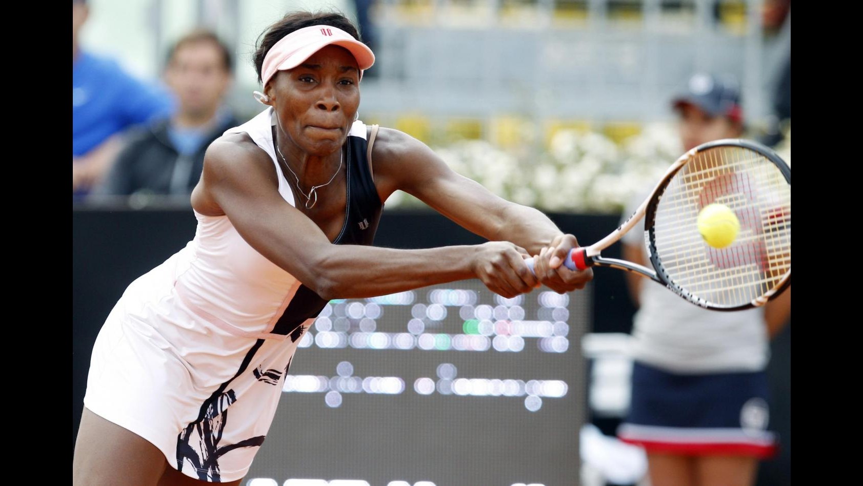 Roland Garros, esordio ok per Venus. Subito fuori Roddick