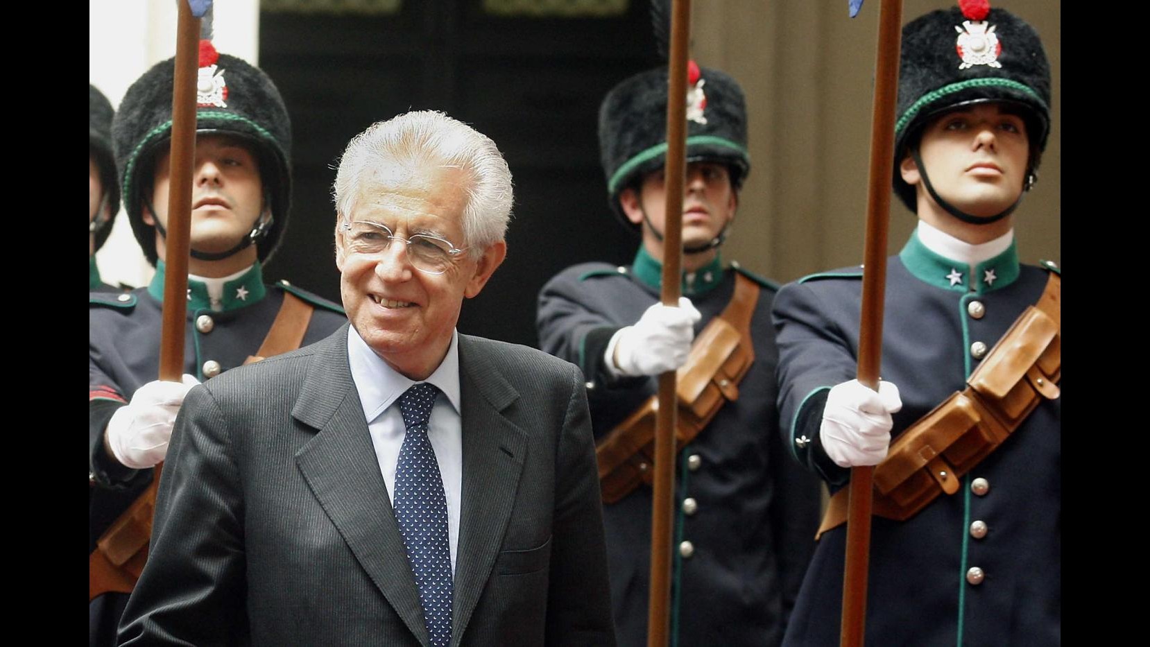 Bergamo, fischi a Monti. Lega: Basta tasse