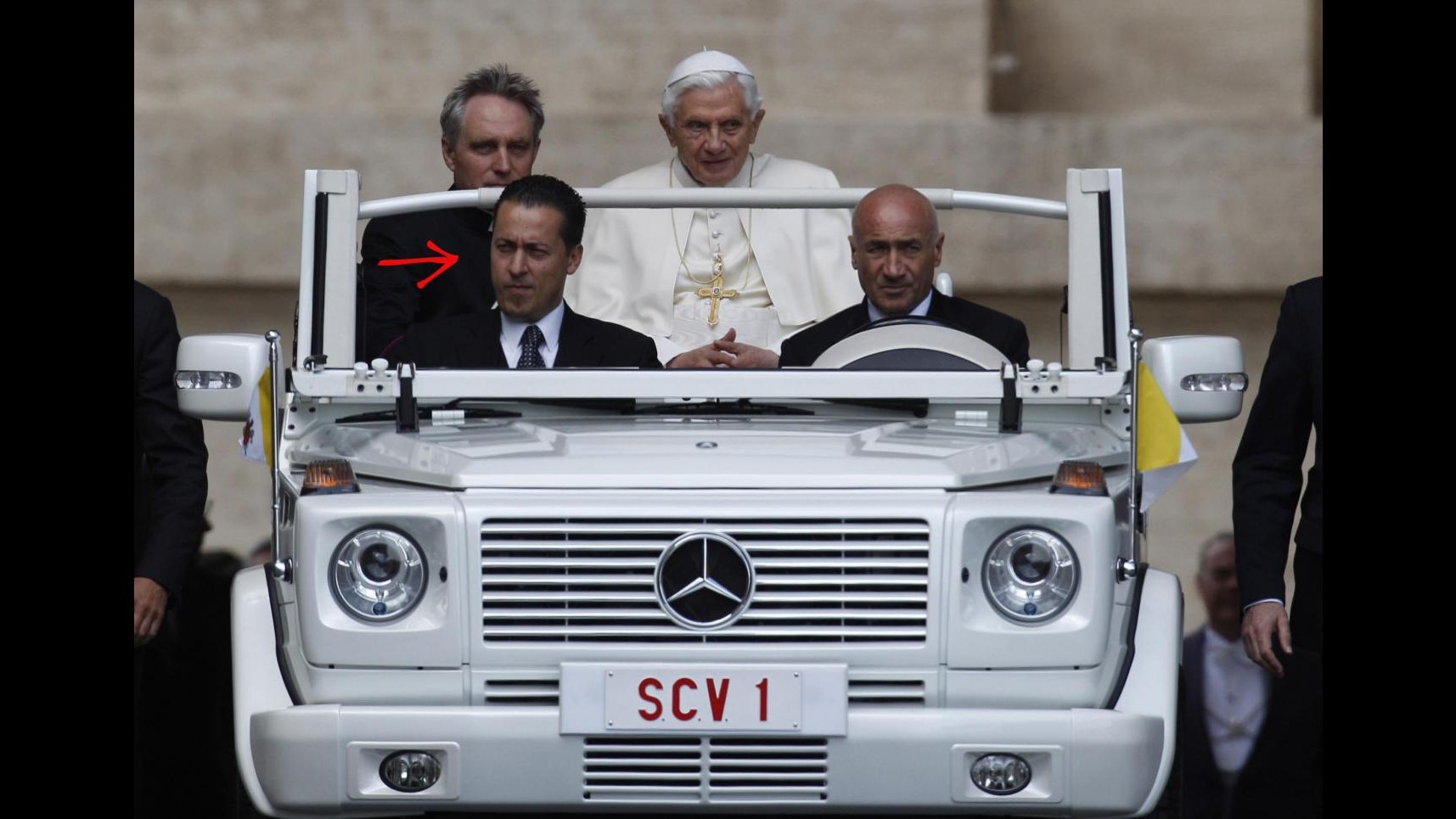 Caso Vaticano, Papa: Casa Dio non cede