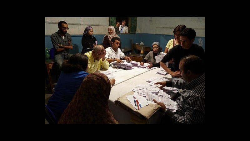 Egitto, al ballottaggio candidato Fratelli musulmani ed ex premier