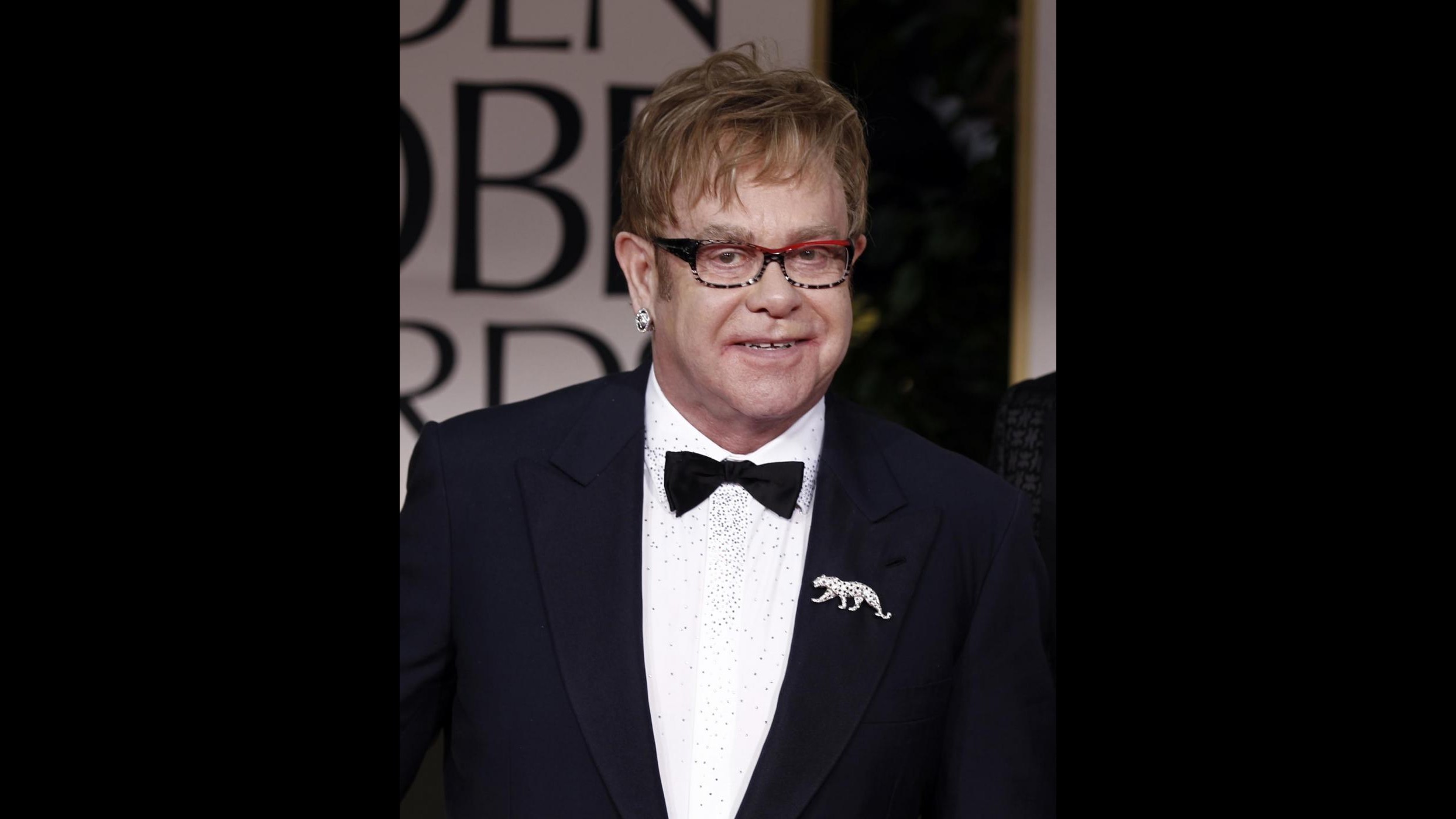 Los Angeles, Elton John in ospedale: sospesi i concerti del week end