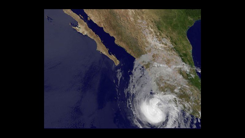 Messico si prepara per arrivo dell’uragano Bud sulla costa pacifica