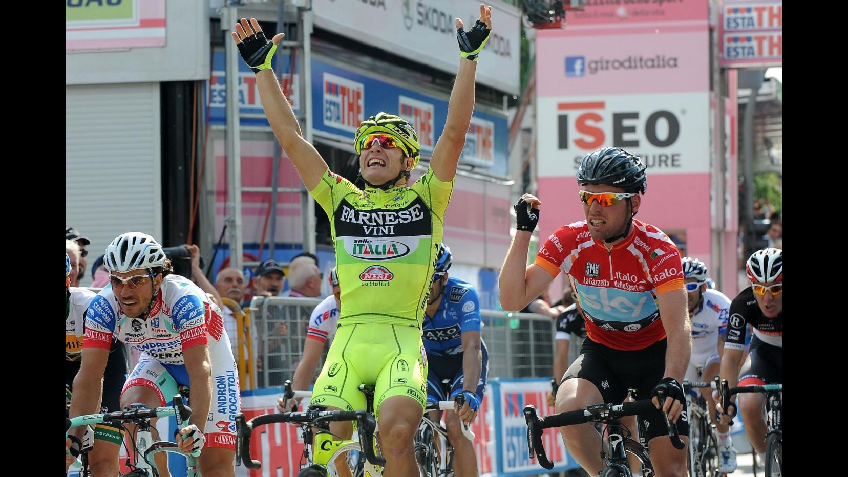 Giro, lampo Guardini prima delle montagne. Rodriguez sempre in rosa