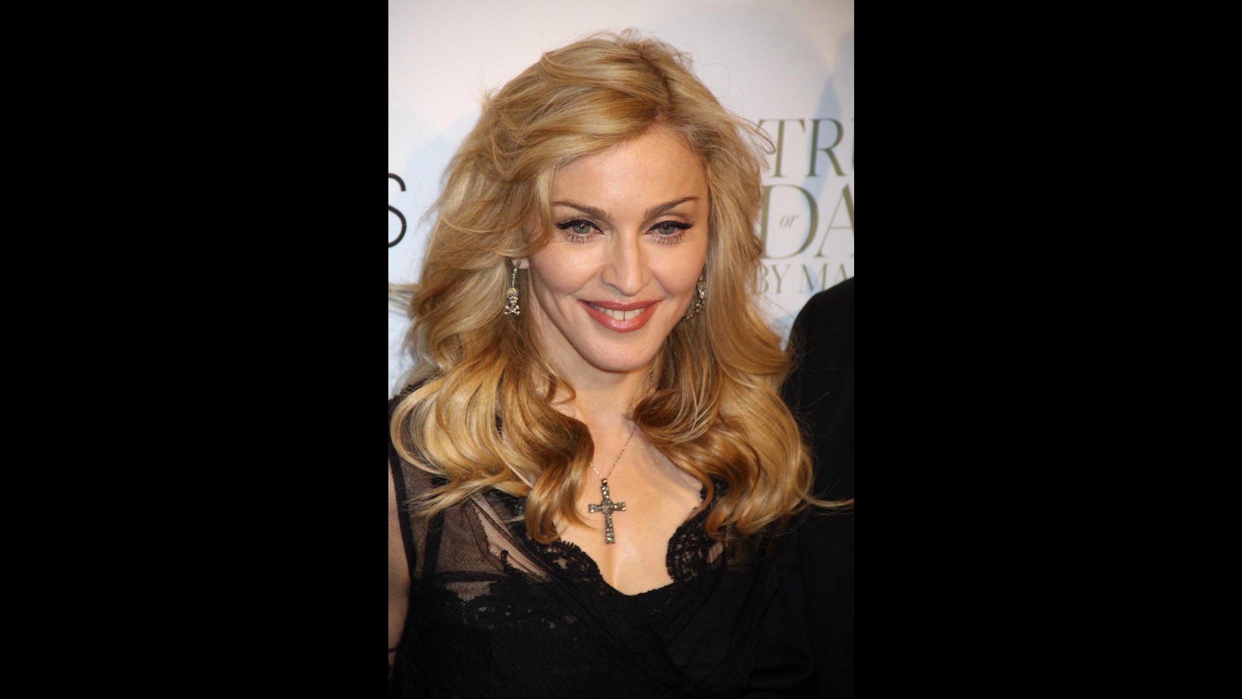 Madonna non sa ballare la breakdance e cerca personal trainer italiano