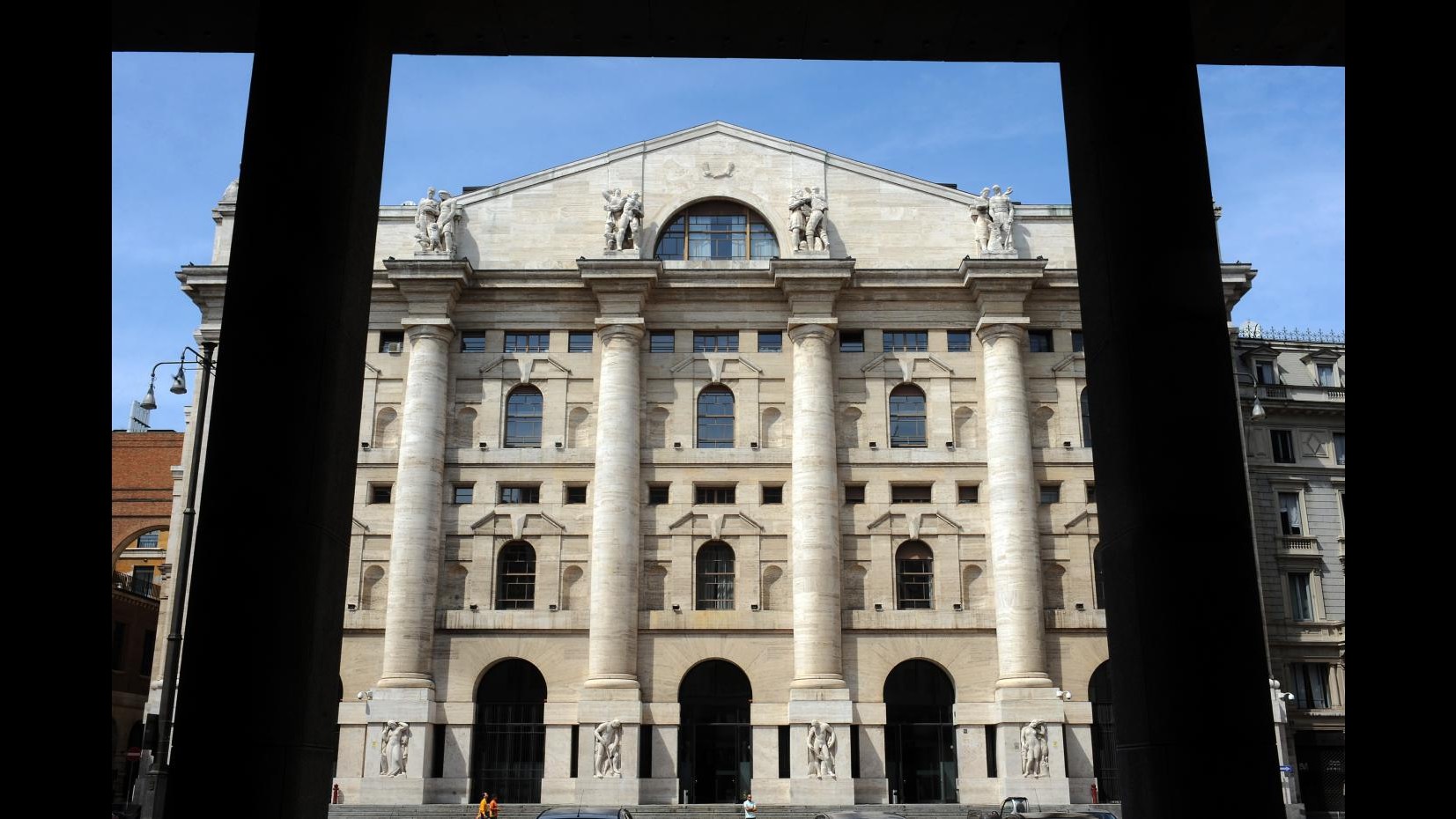 Borsa, apertura negativa per Piazza Affari