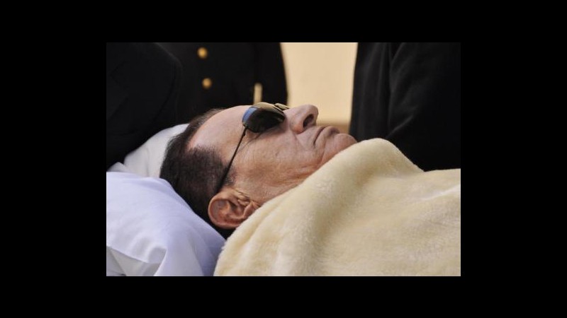 Egitto, consiglio militare: Mubarak non è morto, condizioni gravi