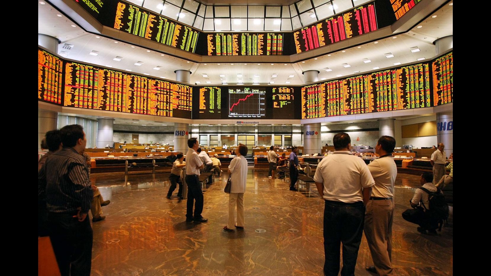 Borsa, spread Btp-Bund stabile in apertura