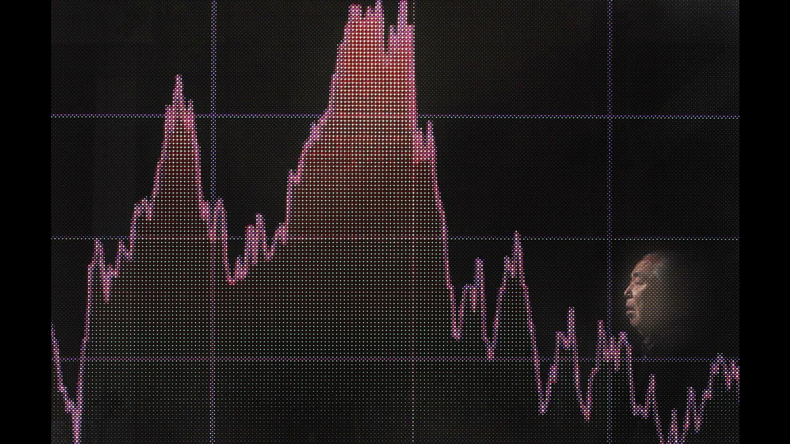 Borsa, effetto Grecia sullo spread che scende a quota 436