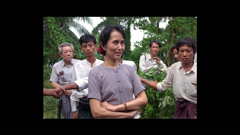 Suu Kyi giunta in serata a Ginevra: primo viaggio in Europa da 24 anni