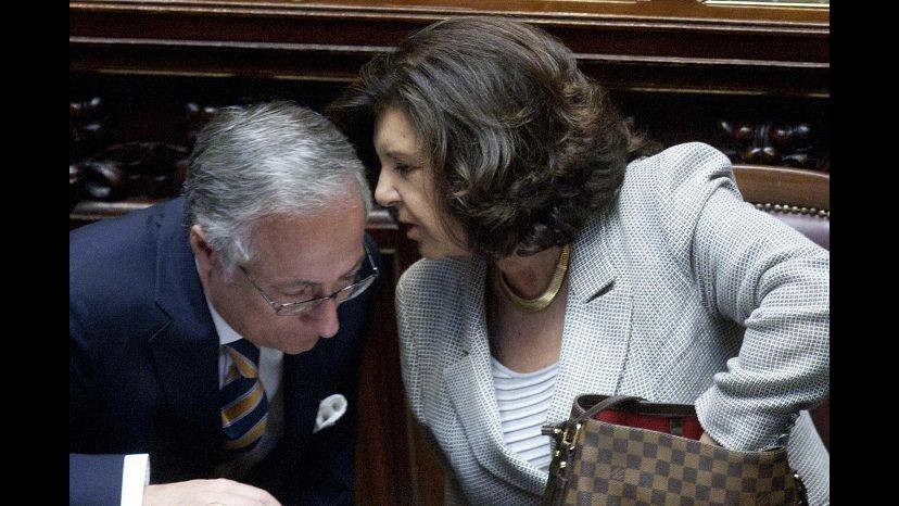Corruzione, tris di fiducie con polemica