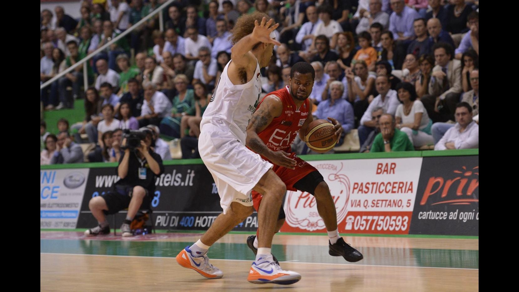 Basket, finale playoff: Siena supera Milano 86-58 e vola sul 2-0