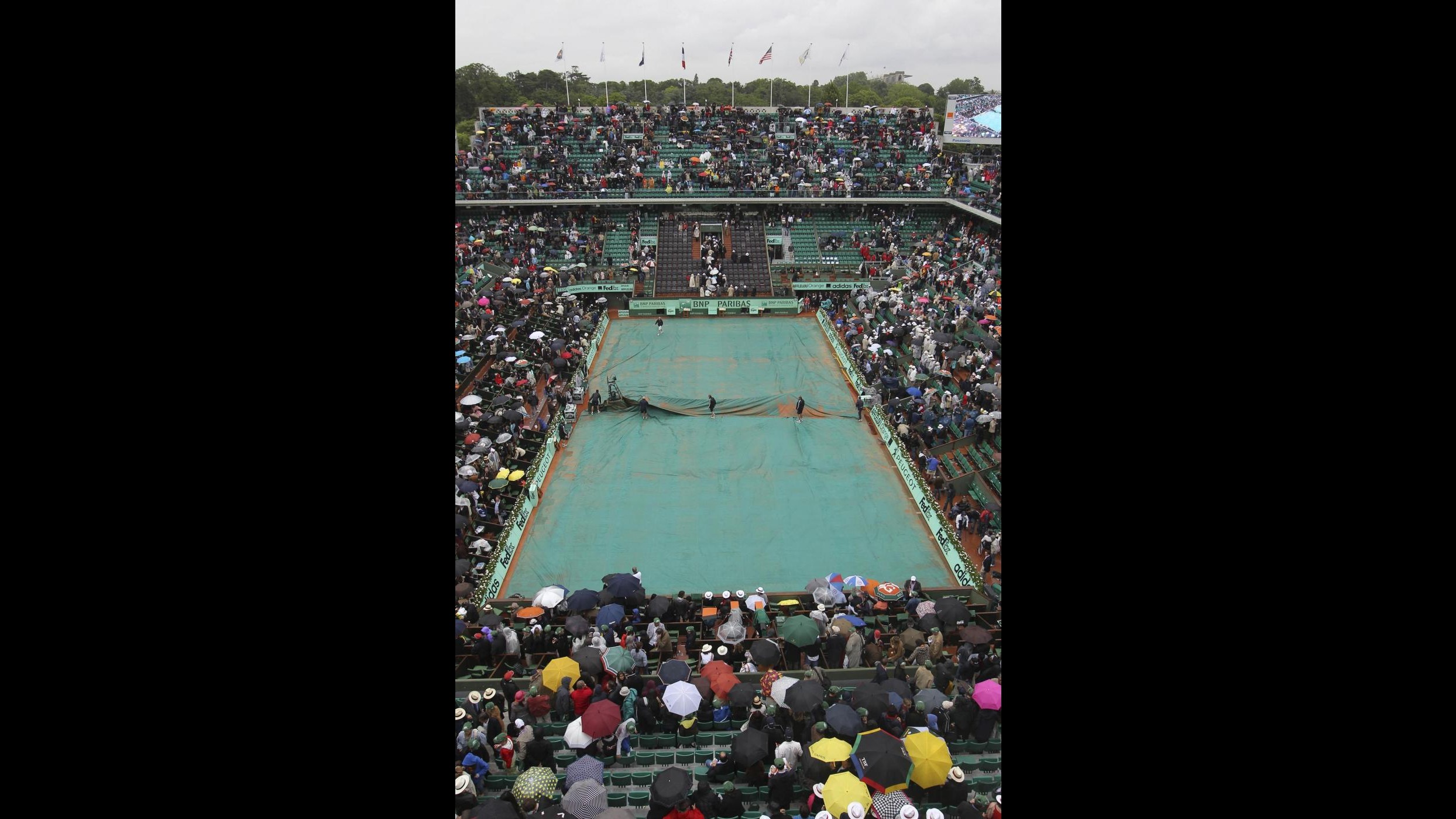 Roland Garros, pioggia blocca Nadal-Djokovic. Si prosegue domani