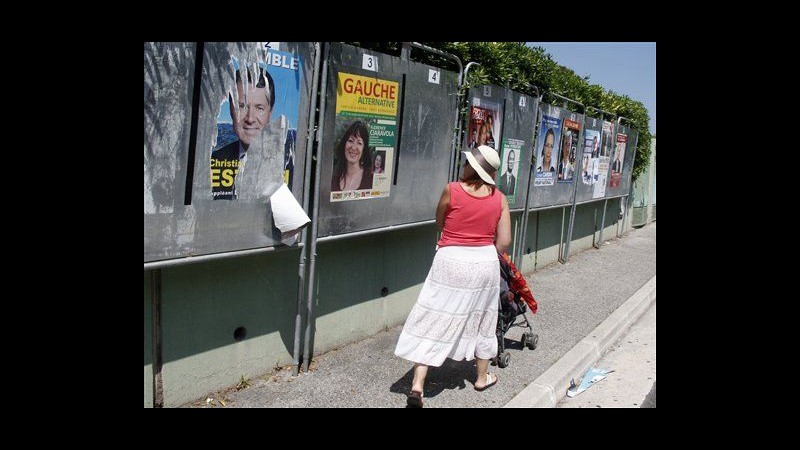 Francia, aperte le urne per il primo turno delle legislative