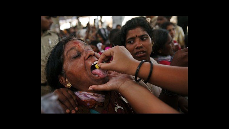 India, calca di 70mila in stadio per pesce creduto medicina: un morto
