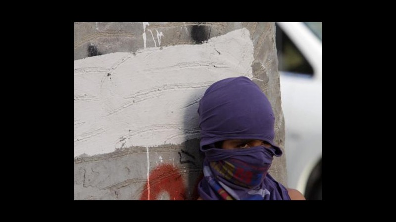 Bahrain, 11enne in carcere da un mese dopo proteste, udienza lunedì