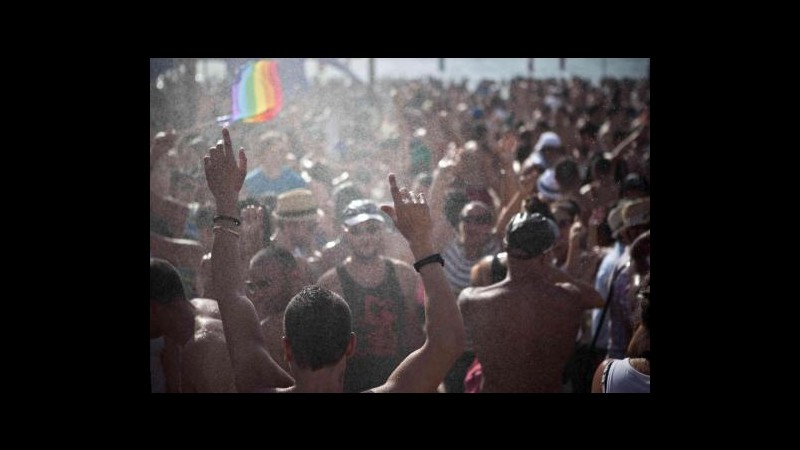 Israele, migliaia a Tel Aviv alla 14° edizione del gay pride