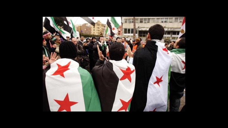 Siria, Ban denuncia spari su missione Onu. Annan propone gruppo contatto