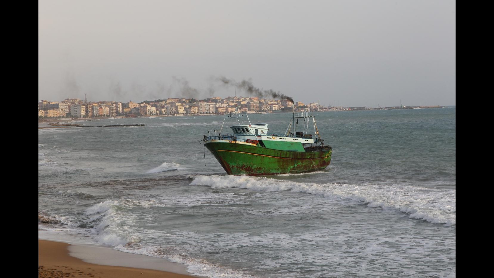 Pescherecci di Mazara sequestrati in Libia: 21 a bordo, 14 italiani