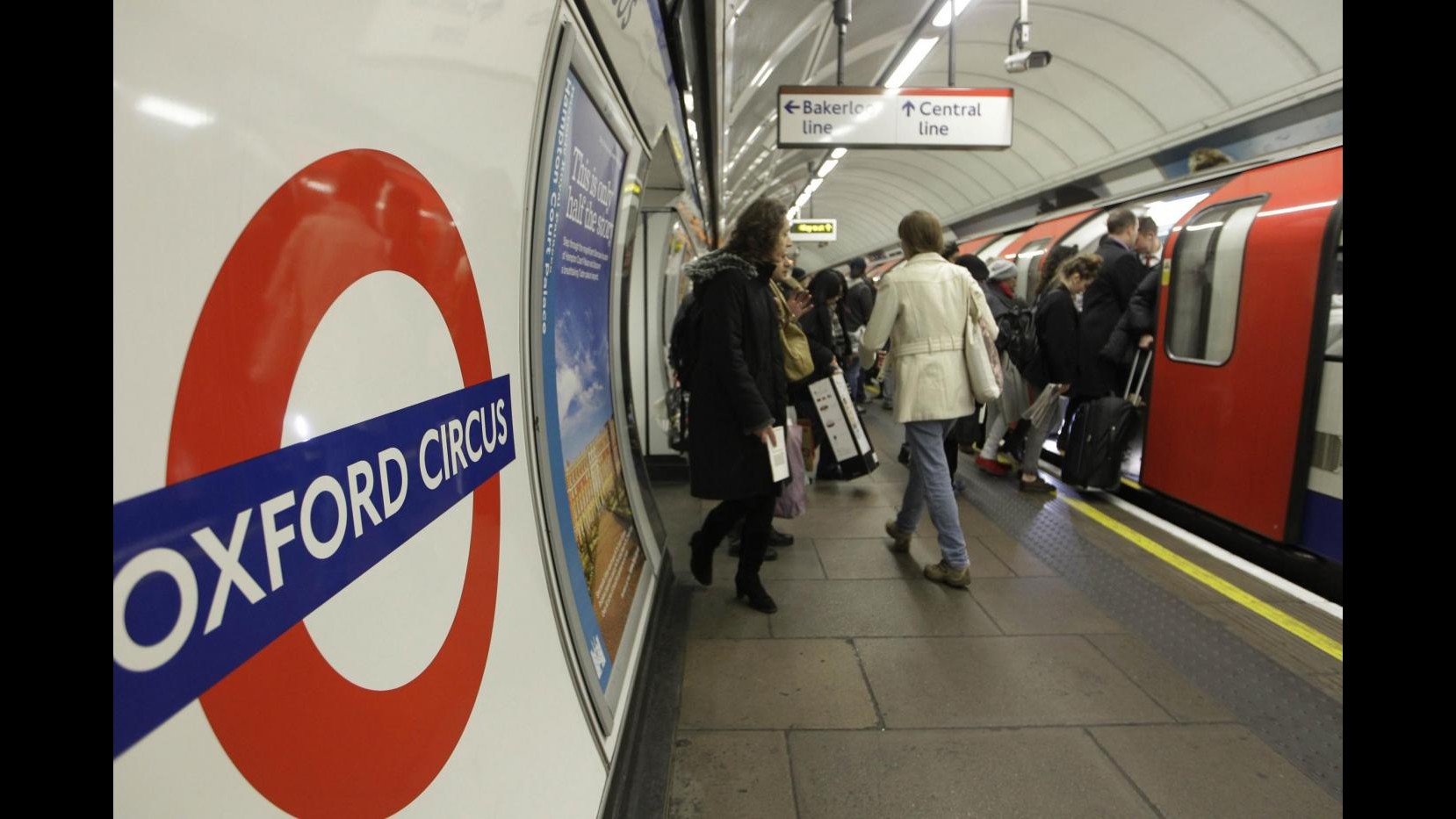 Regno Unito, parte oggi progetto per WiFi in metropolitana Londra