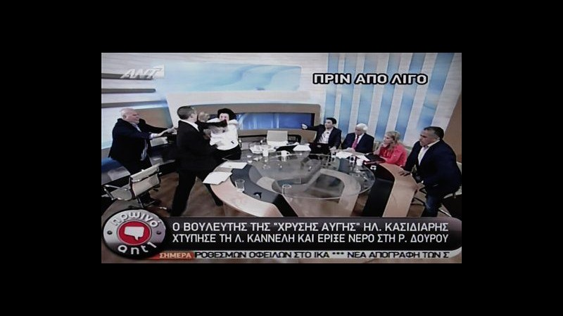 Grecia, portavoce Alba d’oro aggredisce deputate in dibattito tv
